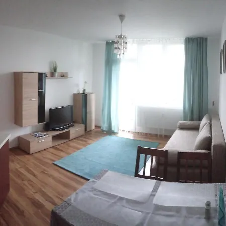 Keszthelyi Apartman דירה *